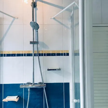 Comfortable Paris 2 Δωμάτια σε οικογενειακή κατοικία *